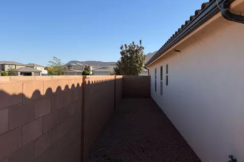 Exterior - 4032 S 890 E, Washington, UT 84780 photo 9 of 10