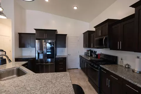Kitchen - 4032 S 890 E, Washington, UT 84780 photo 2 of 3