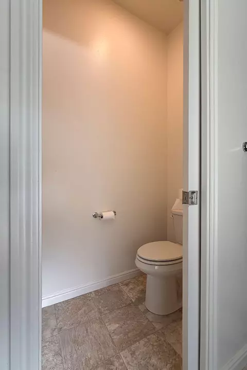 Bath - 4032 S 890 E, Washington, UT 84780 photo 1 of 6