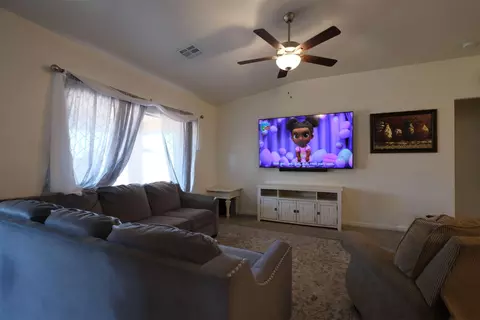 Living - 4032 S 890 E, Washington, UT 84780 photo 1 of 3