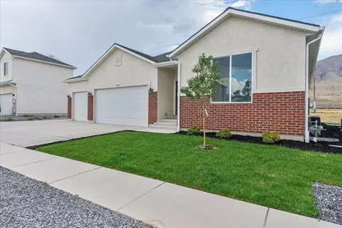 2253 E Sunflower Dr, Eagle Mountain, UT 84005