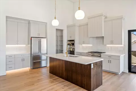 Kitchen - 1491 E Centaurus Way, Washington, UT 84780 photo 3 of 5