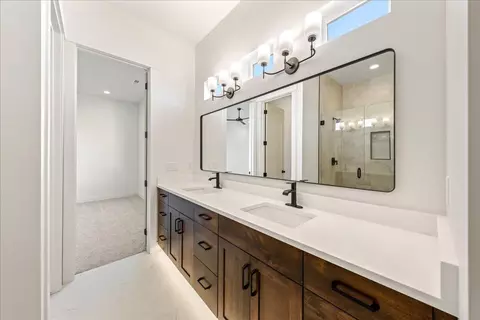 Bath - 1491 E Centaurus Way, Washington, UT 84780 photo 2 of 6