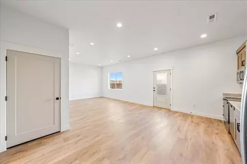 Living - 1491 E Centaurus Way, Washington, UT 84780 photo 9 of 11