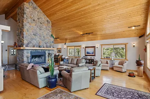 Living - 699 W Hunter Ridge Dr, Brian Head, UT 84719 photo 5 of 7