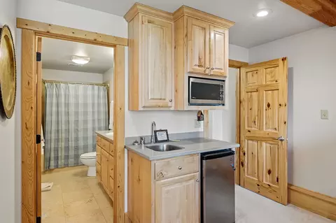 Bath - 699 W Hunter Ridge Dr, Brian Head, UT 84719 photo 5 of 8