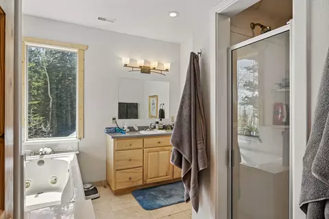 Bath - 699 W Hunter Ridge Dr, Brian Head, UT 84719 photo 4 of 8