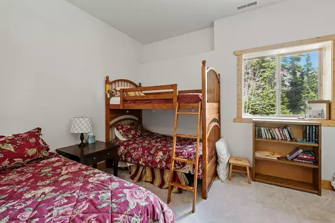 Bedroom - 699 W Hunter Ridge Dr, Brian Head, UT 84719 photo 10 of 11