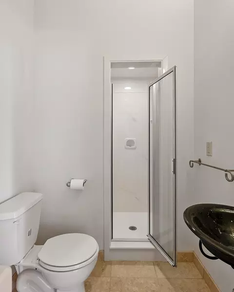 Bath - 699 W Hunter Ridge Dr, Brian Head, UT 84719 photo 8 of 8