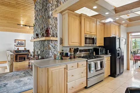 Kitchen - 699 W Hunter Ridge Dr, Brian Head, UT 84719 photo 4 of 4