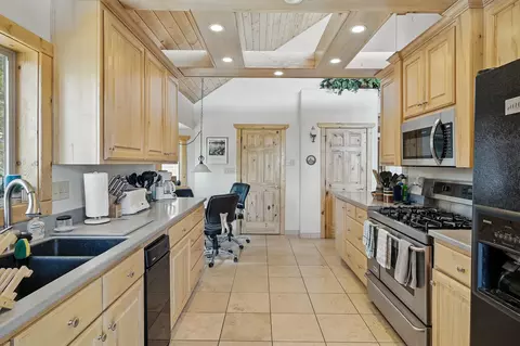 Kitchen - 699 W Hunter Ridge Dr, Brian Head, UT 84719 photo 1 of 4