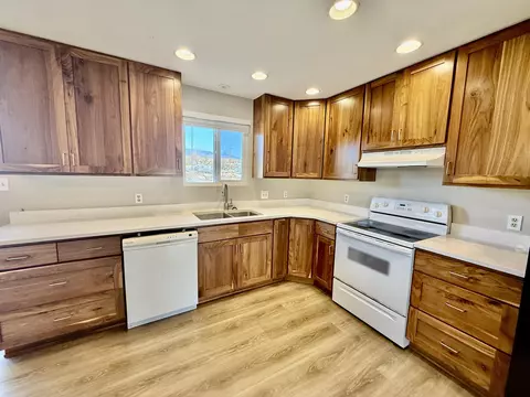 305 E Pectol St, Washington, UT 84780 photo 5