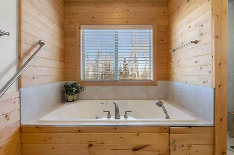 Bath - 327 N Aoki Michi, Brian Head, UT 84719 photo 2 of 10