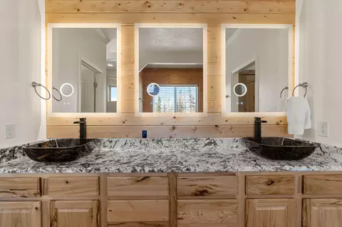 Bath - 327 N Aoki Michi, Brian Head, UT 84719 photo 4 of 10