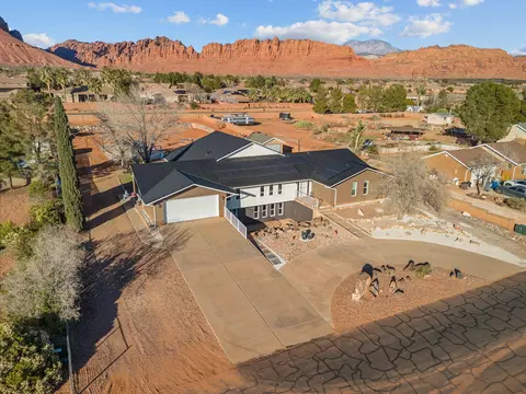 View/Area - 851 E Posado St, Ivins, UT 84738 photo 2 of 10