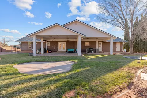 Exterior - 851 E Posado St, Ivins, UT 84738 photo 10 of 10