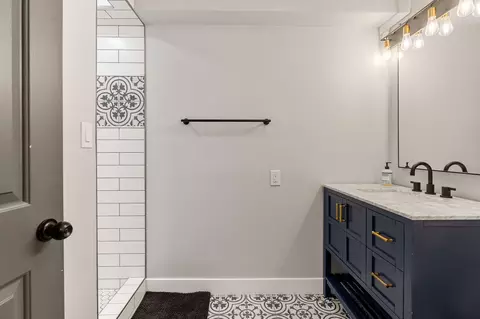 Bath - 851 E Posado St, Ivins, UT 84738 photo 7 of 9