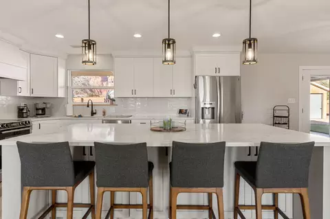 Kitchen - 851 E Posado St, Ivins, UT 84738 photo 3 of 4