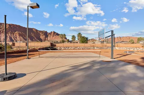 Exterior - 851 E Posado St, Ivins, UT 84738 photo 8 of 10