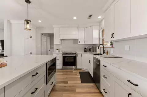 Kitchen - 851 E Posado St, Ivins, UT 84738 photo 2 of 4
