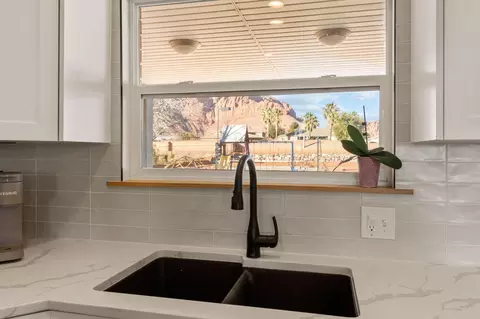Kitchen - 851 E Posado St, Ivins, UT 84738 photo 4 of 4