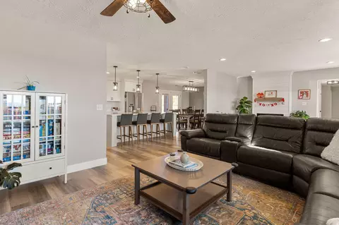 Living - 851 E Posado St, Ivins, UT 84738 photo 4 of 4
