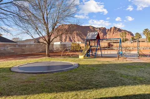 Exterior - 851 E Posado St, Ivins, UT 84738 photo 6 of 10