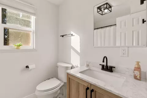 Bath - 851 E Posado St, Ivins, UT 84738 photo 2 of 9