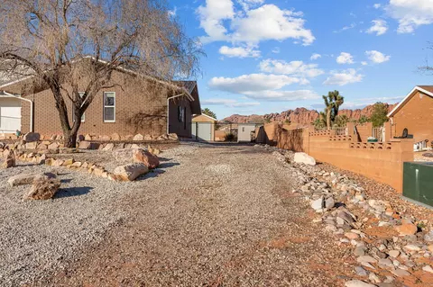 Exterior - 851 E Posado St, Ivins, UT 84738 photo 2 of 10