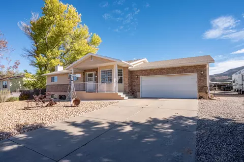 4710 N Horseshoe Dr, Enoch, UT 84721
