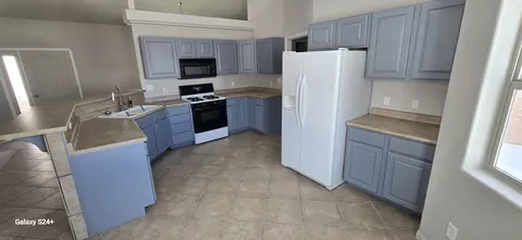 Kitchen - 5154 Juniper Ridge Rd, Enoch, UT 84721 photo 5 of 8