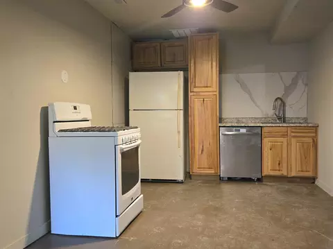 Kitchen - 5154 Juniper Ridge Rd, Enoch, UT 84721 photo 2 of 8