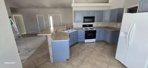 Kitchen - 5154 Juniper Ridge Rd, Enoch, UT 84721 photo 6 of 8
