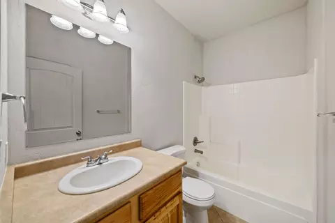 Bath - 5154 Juniper Ridge Rd, Enoch, UT 84721 photo 1 of 5