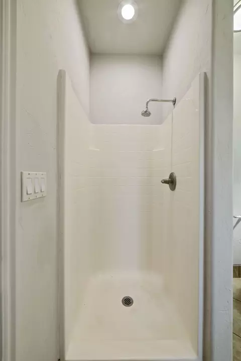 Bath - 5154 Juniper Ridge Rd, Enoch, UT 84721 photo 3 of 5