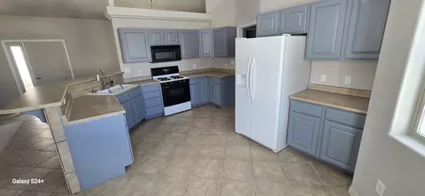 Kitchen - 5154 Juniper Ridge Rd, Enoch, UT 84721 photo 3 of 8