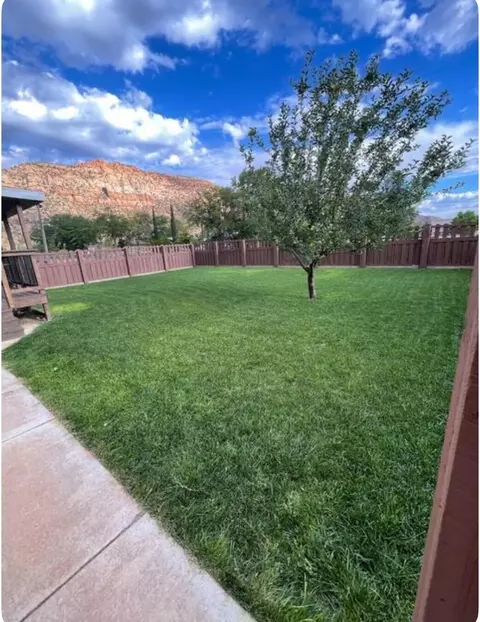 Exterior - 420 E Jessop Ave, Hildale, UT 84784 photo 2 of 4