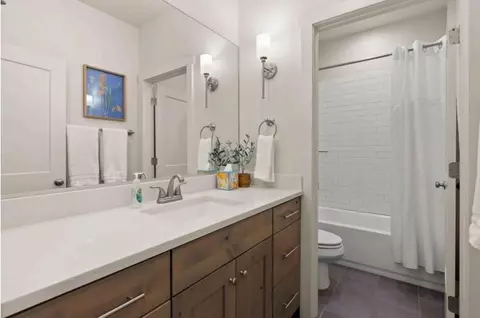 Bath - 524 E Bailey Ln, Washington, UT 84780 photo 3 of 7
