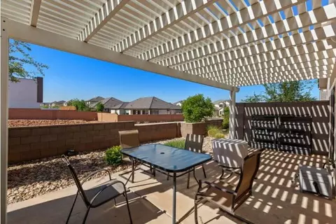 Exterior - 524 E Bailey Ln, Washington, UT 84780 photo 5 of 8
