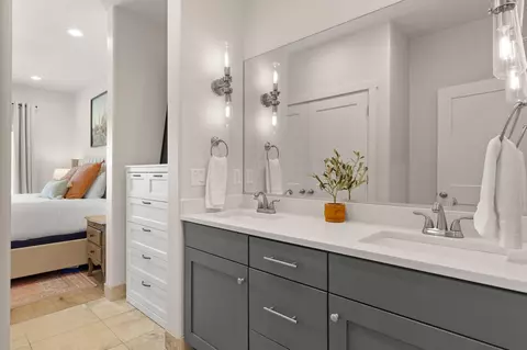 Bath - 524 E Bailey Ln, Washington, UT 84780 photo 1 of 7