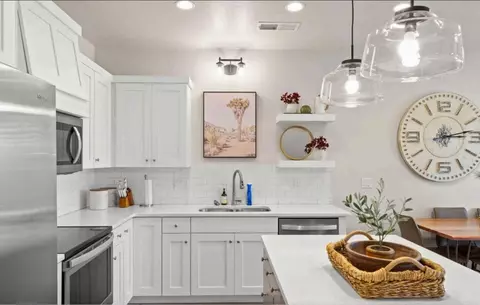 Kitchen - 524 E Bailey Ln, Washington, UT 84780 photo 2 of 2