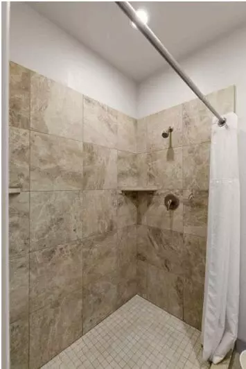 Bath - 524 E Bailey Ln, Washington, UT 84780 photo 2 of 7