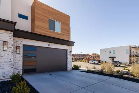 982 E Desert Cactus Dr, Washington, UT 84780