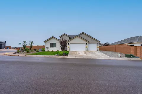 4846 S Resolution Dr, Washington, UT 84780