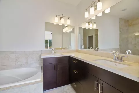 Bath - 486 E Hillview Dr, Cedar City, UT 84721 photo 1 of 5