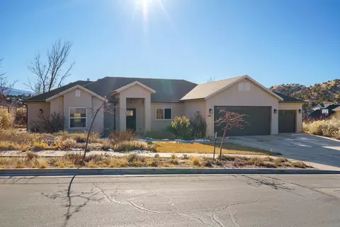 Exterior - 486 E Hillview Dr, Cedar City, UT 84721 photo 3 of 22