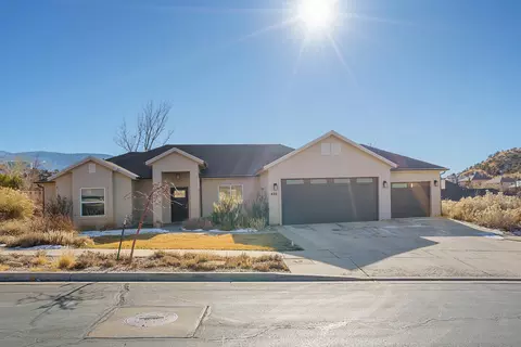 Exterior - 486 E Hillview Dr, Cedar City, UT 84721 photo 2 of 22