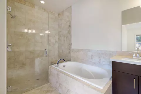 Bath - 486 E Hillview Dr, Cedar City, UT 84721 photo 2 of 5