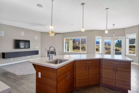 Kitchen - 486 E Hillview Dr, Cedar City, UT 84721 photo 4 of 8