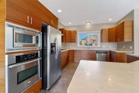Kitchen - 486 E Hillview Dr, Cedar City, UT 84721 photo 8 of 8